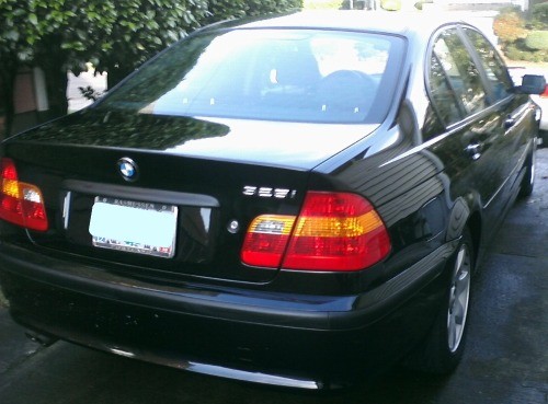 BMW 323i with detailed trunk